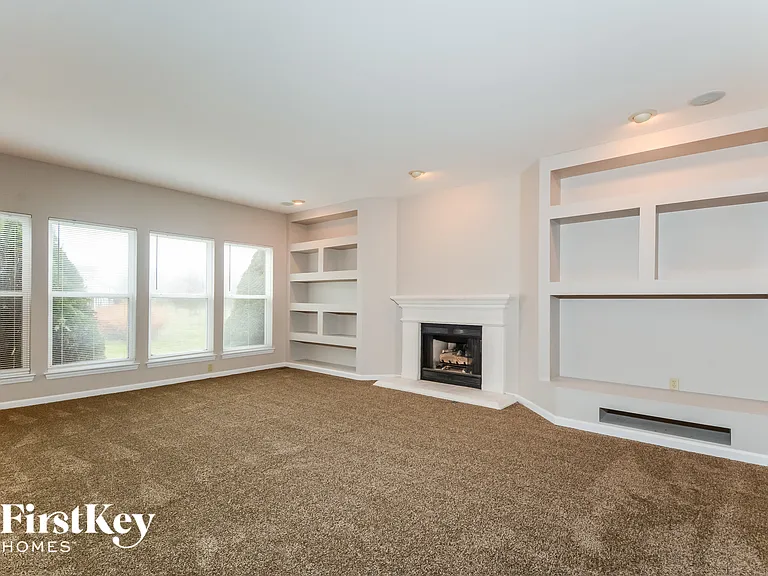 218 Greenshire Ln — Photo 3