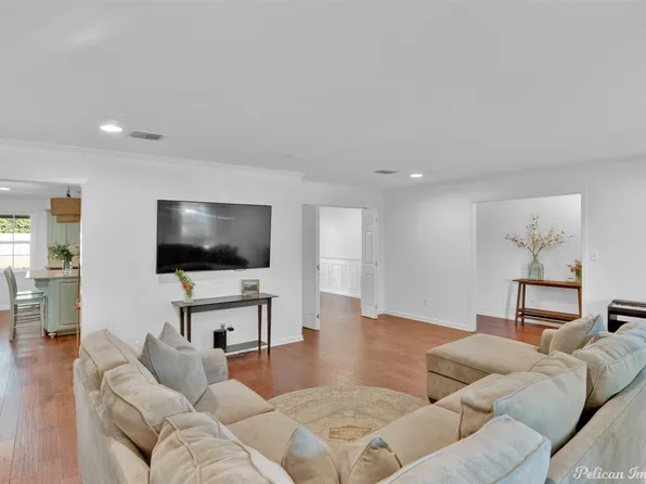 7341 Capistrano Dr, Shreveport, LA 71105