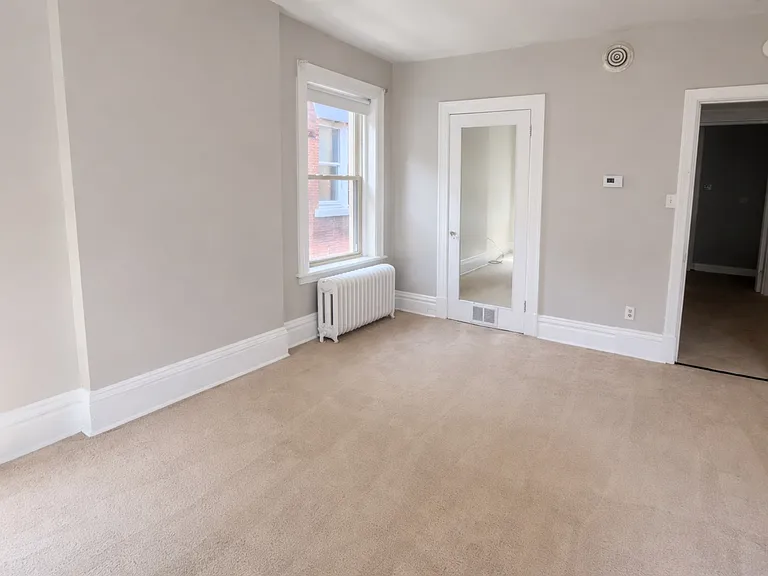 221 N Dithridge St — Photo 5