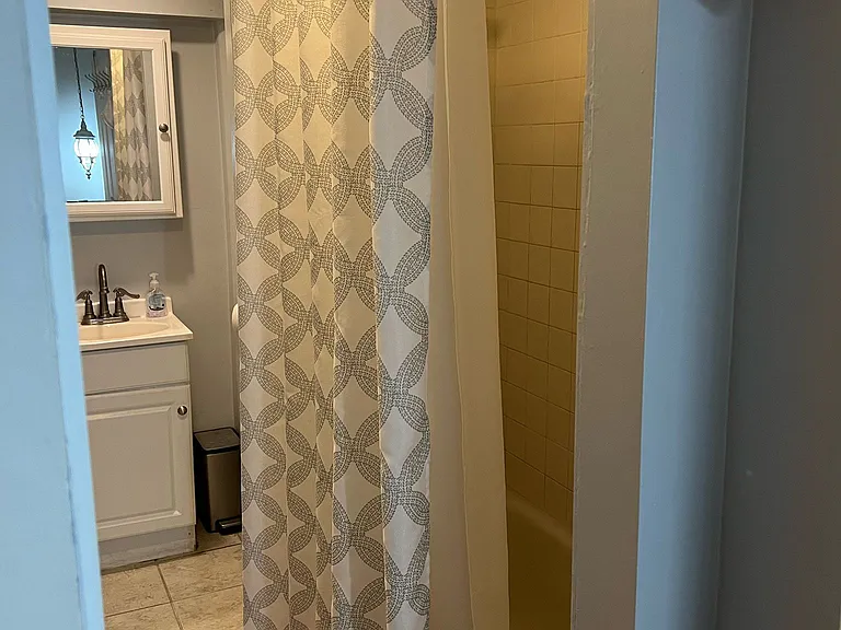 Full bath on 2nd floor