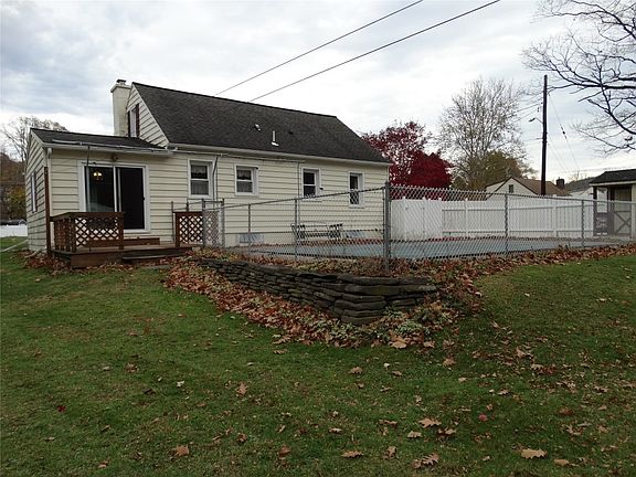 4th image of 820 N Circle Dr