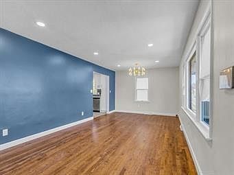 5th image of 2844 Mersington Ave