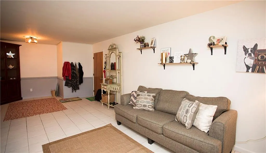 2 bed, 900 sqft, $1,800 — Photo 3
