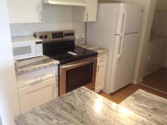 4th image of 114 Villa Cir #114