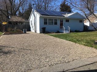 15 Compass Ln, West Haven, CT 06516