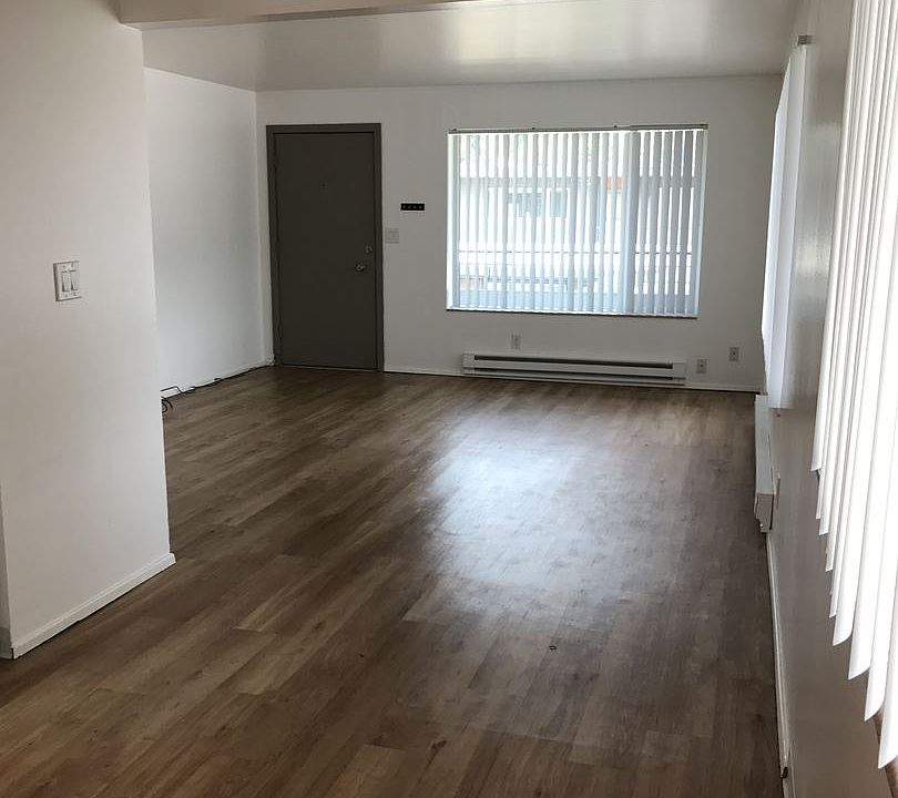 1st image of 11521 26th Ave NE APT 08
