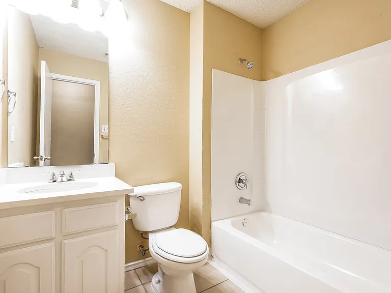 705 Pine Hollow Dr — Photo 15