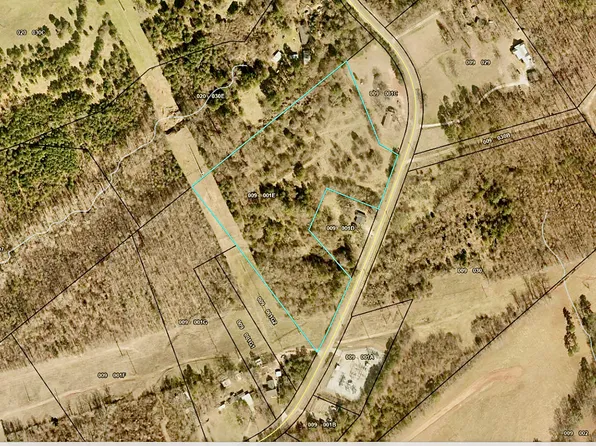 885 W E King Rd, Commerce, GA 30530