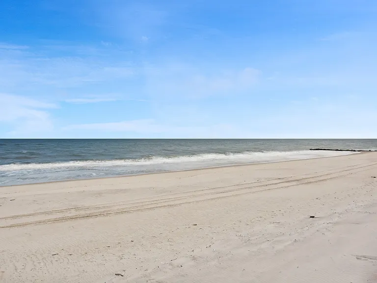 298 Dune Rd — Photo 34