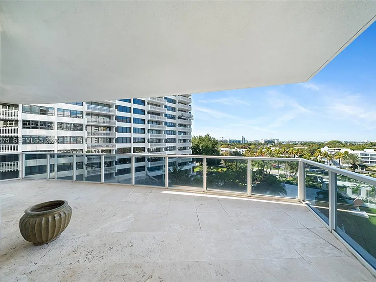 10225 Collins Ave #404 — Photo 11