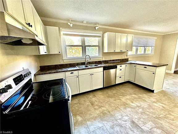 4th image of 130 Forest Ln
