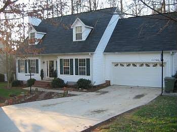 1st image of 16 Montford Ct