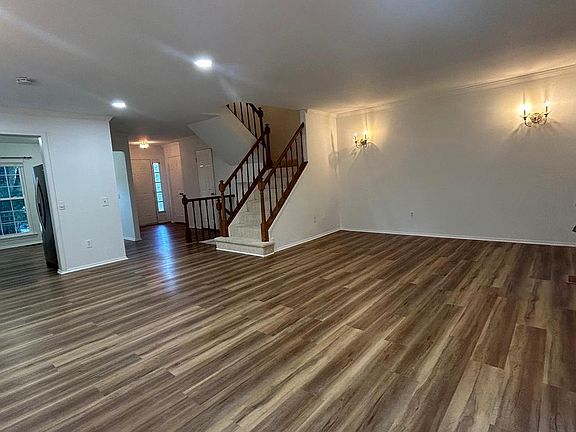 5th image of 10603 Reeds Landing Cir