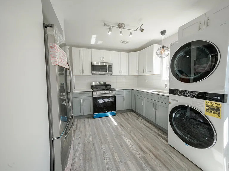 2242 N Lavergne Ave #2 — Photo 2