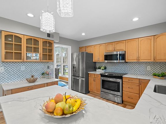 Renovated kitchen with 2021 Quartz counter