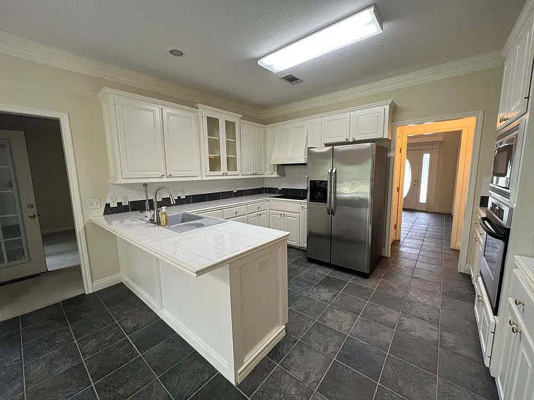 5906 Winchester Dr — Photo 5