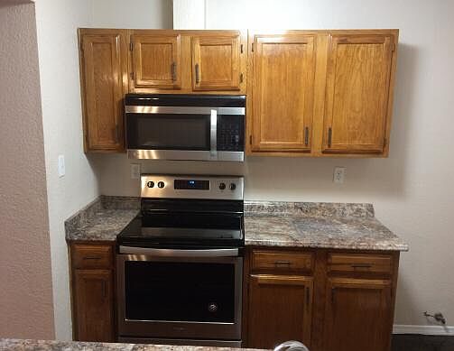 5th image of 454 Whitley St
