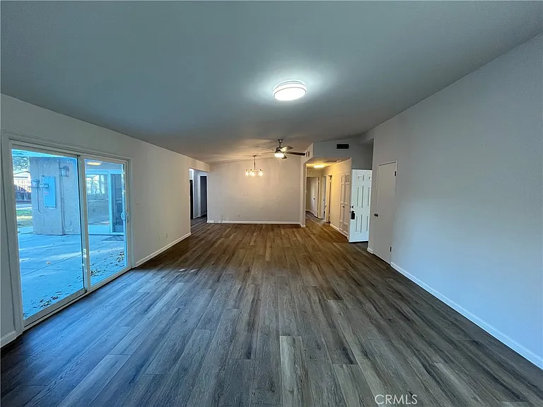 18708 Keswick St #18708 — Photo 4