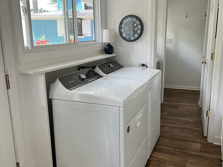 2036 Midlake Dr — Photo 8