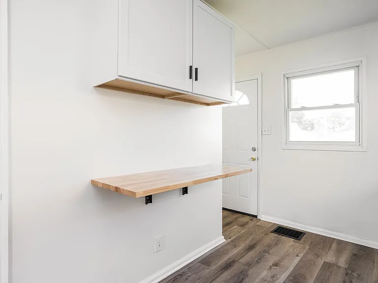 1825 E Legrande Ave — Photo 4