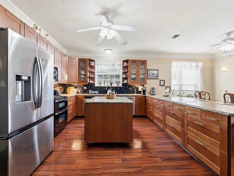 2720 Oates Dr — Photo 10