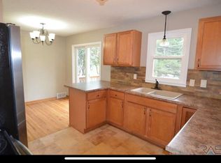 2408 S Glendale Ave, Sioux Falls, SD 57105