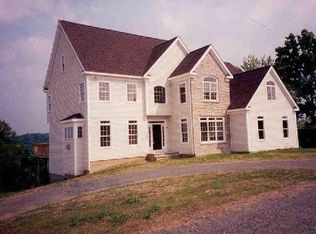 8 Pheasant Rdg, Newtown, CT 06470