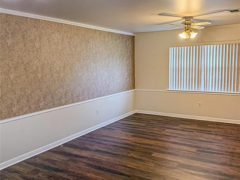 109 Lakeway Dr — Photo 8