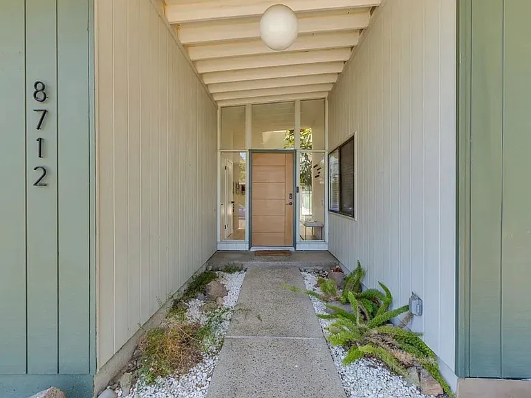 8712 Celery Ct — Photo 2