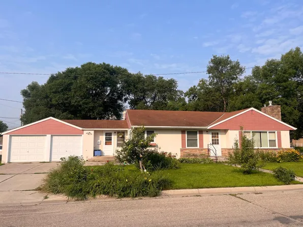 209 Oregon Ave, Morris, MN 56267
