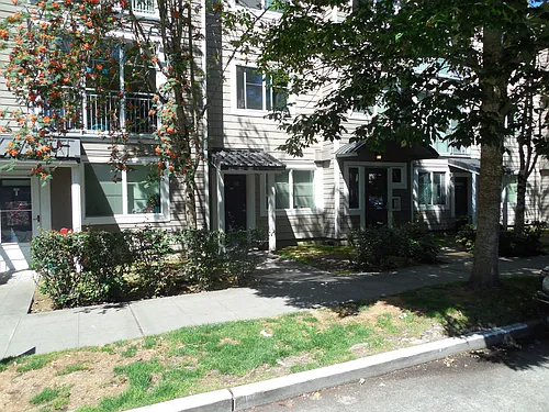 1220 E Columbia St #206 Photo 1