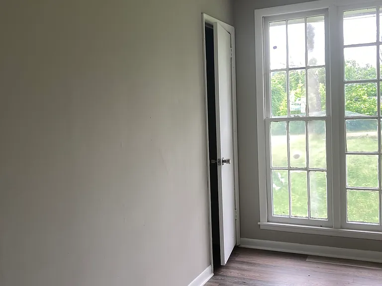 597 Westchester Dr — Photo 2