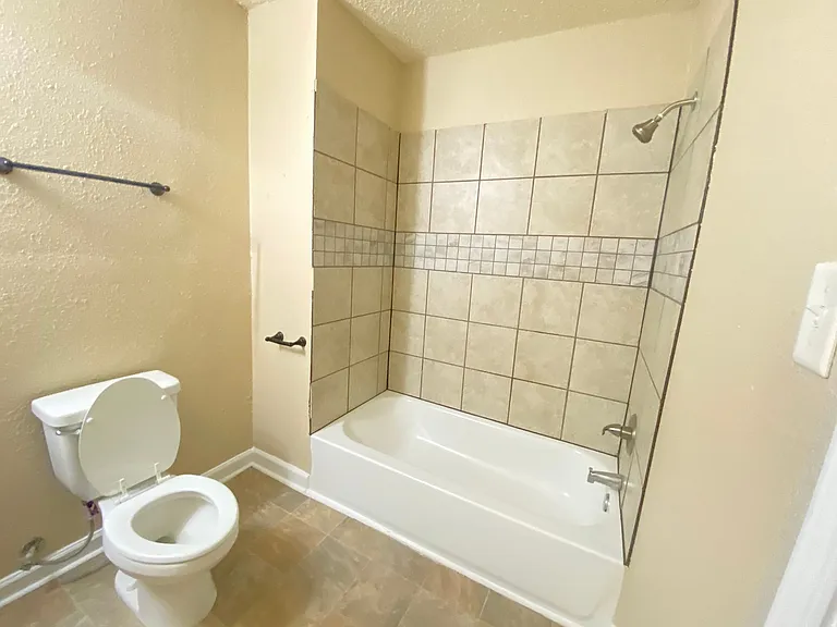 2115 S Pine St #B — Photo 11