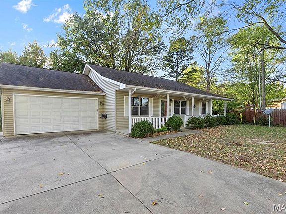 3rd image of 309 Edgewood Dr