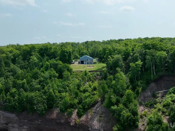 14998 N Superior Rd, Houghton, MI 49931