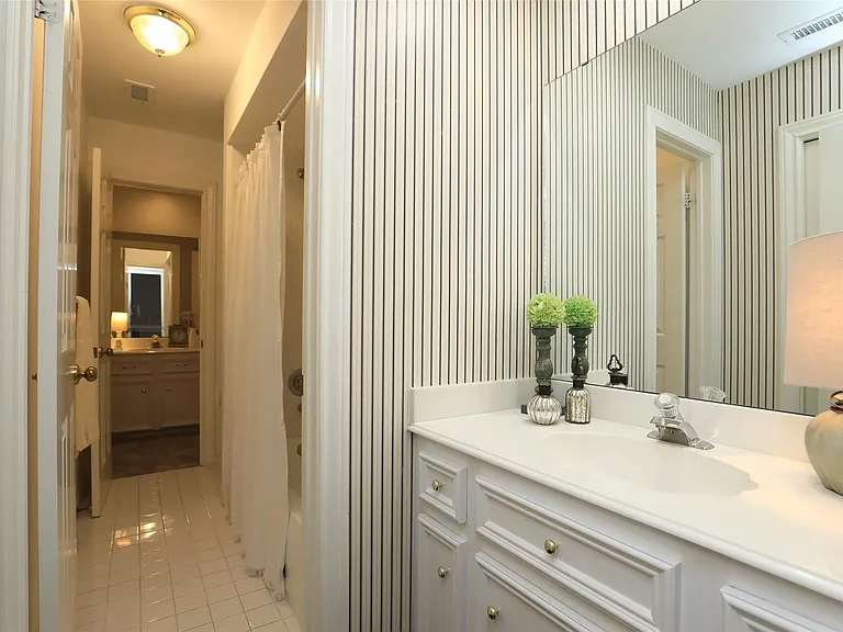 7906 Tizerton Ct — Photo 40