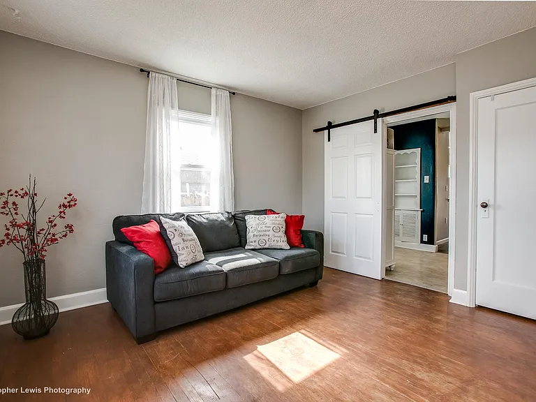 1315 Ames St — Photo 2