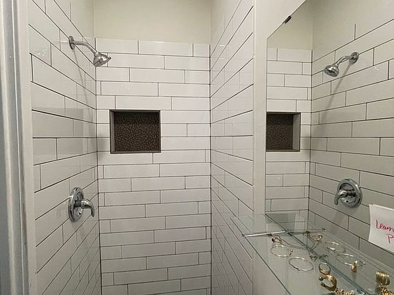 4th image of 6846 S Clyde Ave #3
