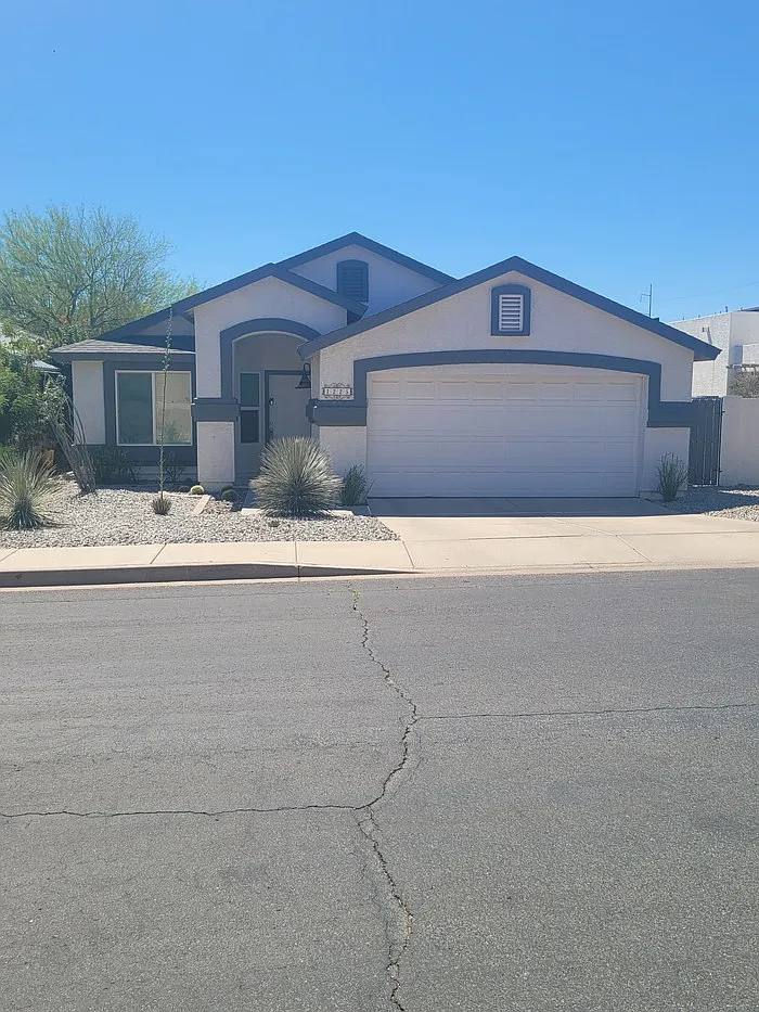 Building Photo - 1225 E Cholla St