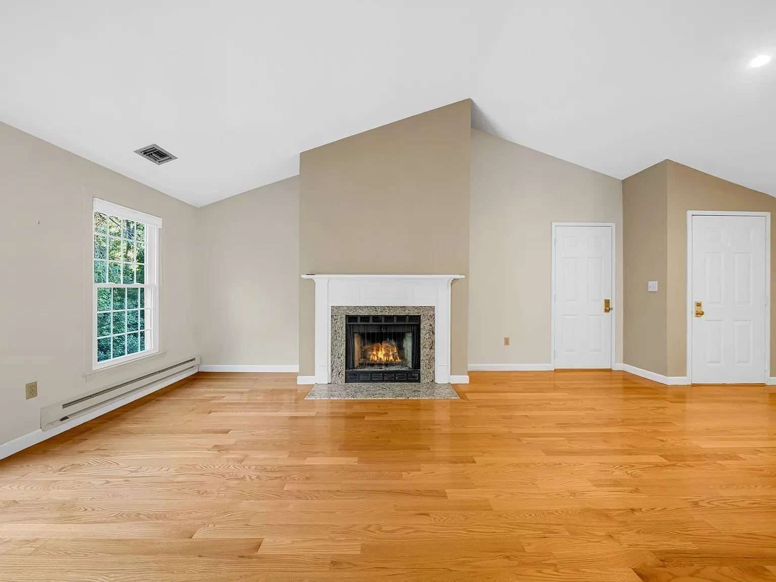 2 bed, 1.5 bath, 1048 sqft, $2,950 — Photo 4
