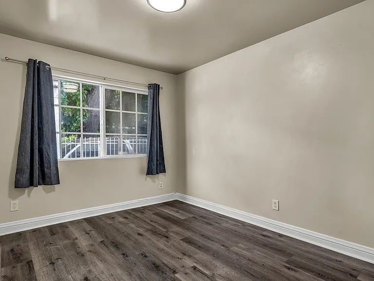 153 E 61st St #1 — Photo 10