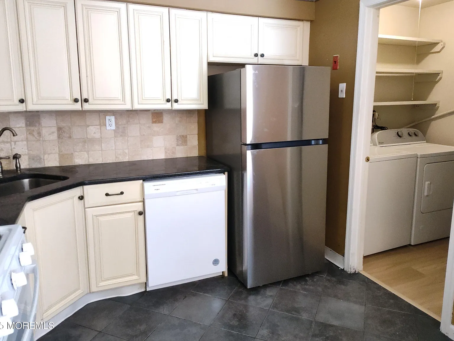 2 bed, 1.5 bath, 1161 sqft, $2,450 — Photo 3