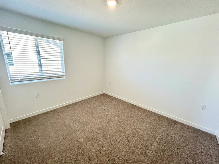 4480 Bellaire Ave — Photo 15