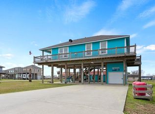 965 Gulf Shores Dr, Crystal Beach, TX 77650
