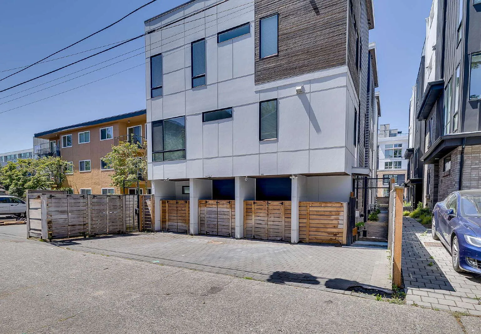 Luxury Capitol Hill Townhome Available Now! — Photo 3