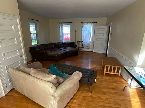 4th image of 155 Amity St