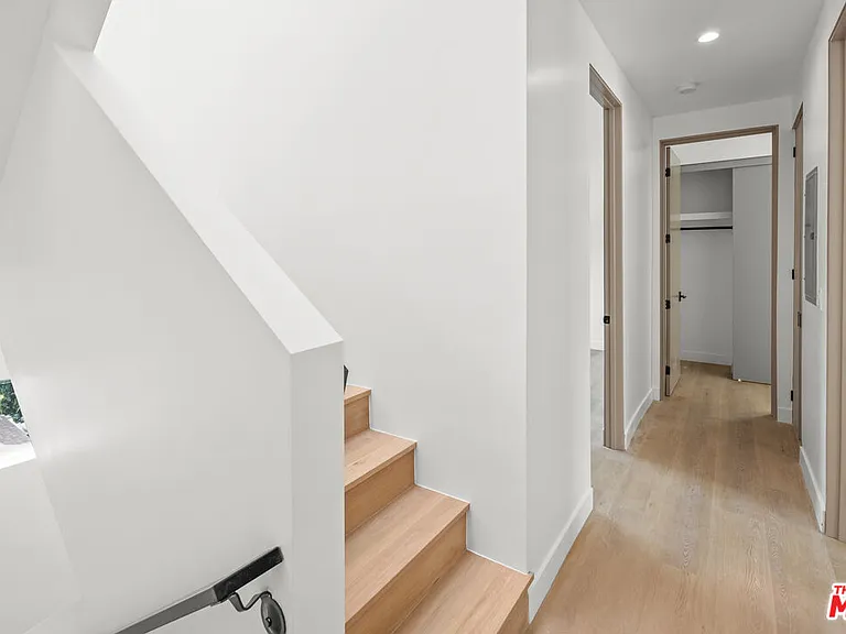 11006 Hortense St #1/2 — Photo 5
