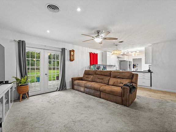 4th image of 15918 Spinks Rd