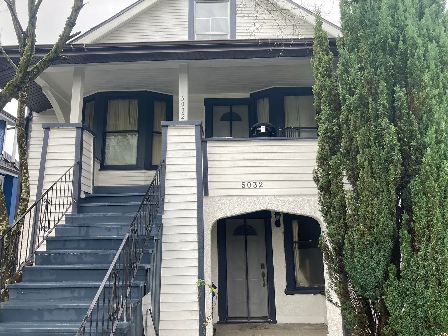 5032 Fraser St photo 1