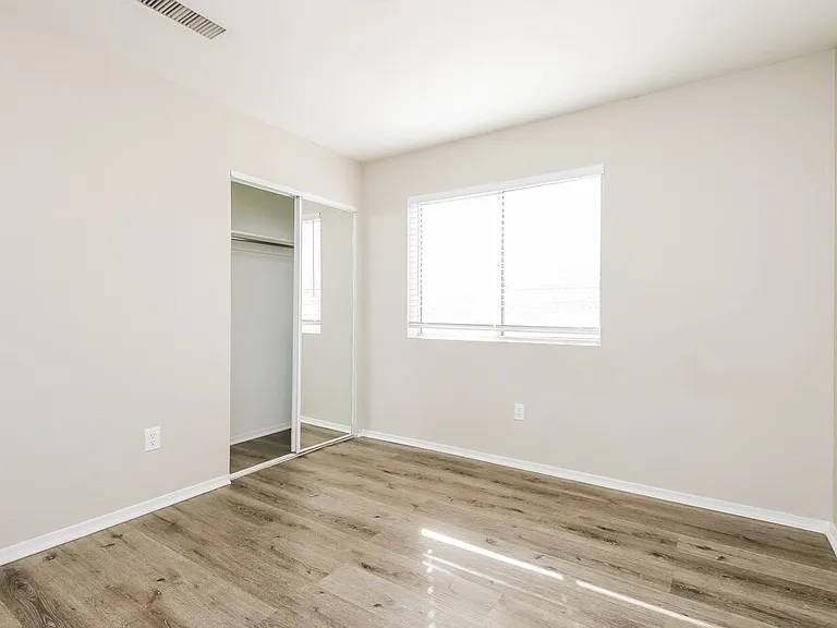 1042 N Blackbird Dr — Photo 14